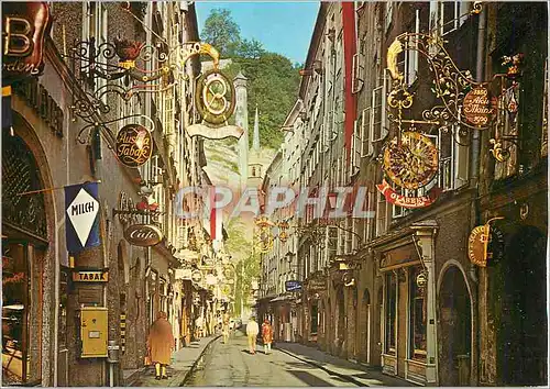 Cartes postales moderne Getreidegasse gegen Monchsberg (rue des Grains) avec ses Vieilles Enseignes