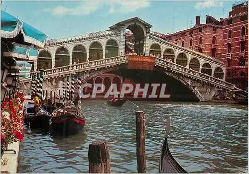 Cartes postales moderne Venice Pont de Rialto Bateaux