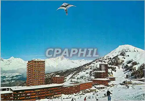 Cartes postales moderne La Plagne Vue sur le Front de Neige La Chaine du Mont Blanc au Second Plan et un Delta Plane Del