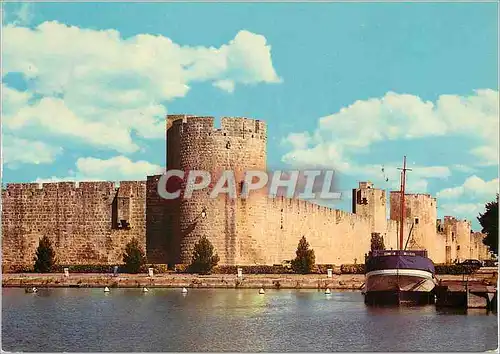 Cartes postales moderne Aigues Mortes (Gard) Les Remparts vus du Chenal Maritime