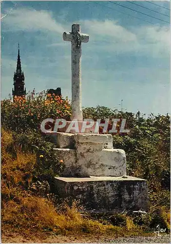 Cartes postales moderne Ouessant (Finistere) La Bretagne en Couleurs La Croix de Carrefour a la Sortie du Bourg sur la R
