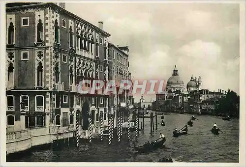 Cartes postales moderne Venezia Canal Grande e Chiesa della Salute The Grand Canal The Church of salute Bateaux