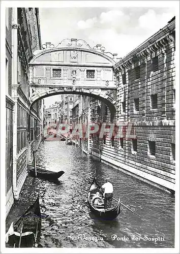 Cartes postales moderne Venezia Ponte dei Sospizi Bateau