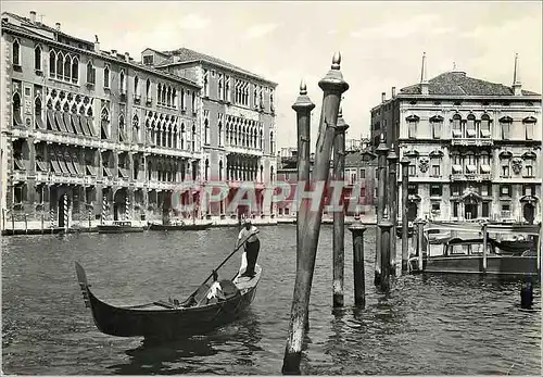 Cartes postales moderne Venezia Canal Grande avec Ca Foscari Bateau