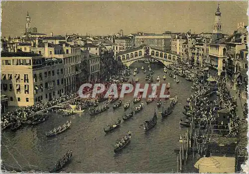 Cartes postales moderne Venezia Pont de Rialto Bateaux