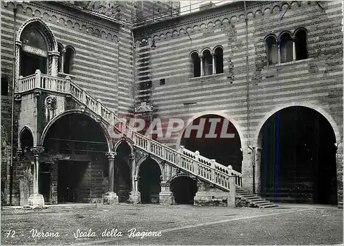 Cartes postales moderne Verona Scala della Ragione