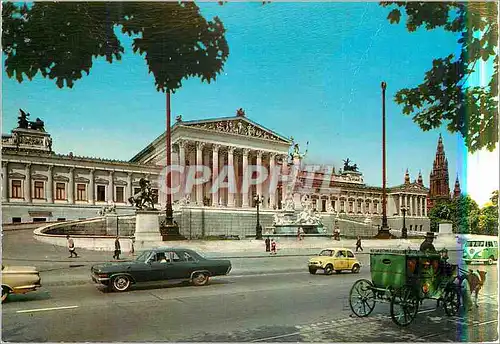 Cartes postales moderne Vienne Parlement avec l'Hotel de Ville Caleche Cheval