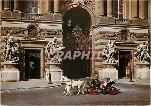 Cartes postales moderne Vienne Entree au Chateau Imperial de la Place St Michel