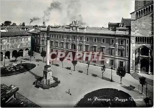 Cartes postales moderne Piacenza Piazza Duomo