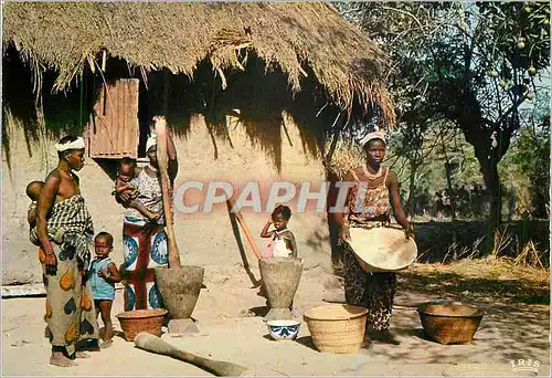 Moderne Karte L'Afrique en Couleurs Scene Villageoise