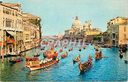 Cartes postales moderne Venise Canal Grand Defile des Bissones Bateaux