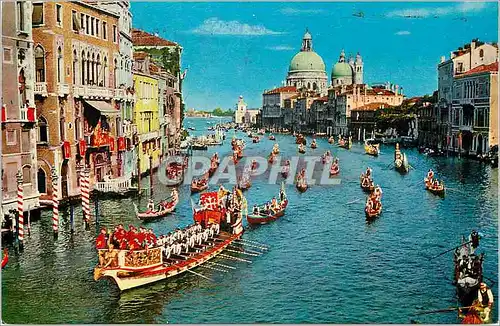 Cartes postales moderne Venezia Regate sur le Grand Canal Bateaux