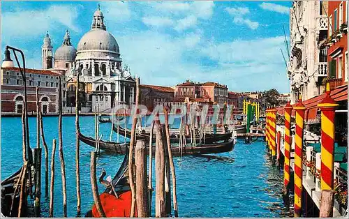 Cartes postales moderne Venezia Eglise du Salut Bateaux