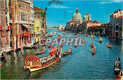 Cartes postales moderne Venezia Regate sur le Grand Canal Bateaux