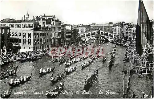 Cartes postales moderne Venezia Canal Grande Pont de Rialto la Regate Bateaux