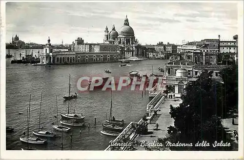 Cartes postales moderne Venice Basilique de la Madonne de la Salvation Bateaux