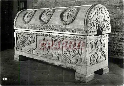 Cartes postales moderne Ravenna Basilique de Saint Apollinare en Classe Sarcophag de l'Archeveque Theodore (VIe Siec)