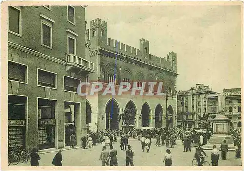 Cartes postales moderne Piacenza Piazza dei Cavalli e Palazzo Gotico Timbre Taxe