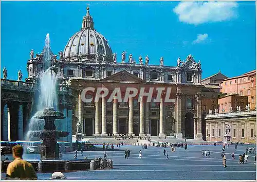 Cartes postales moderne Place et Basilique de St Pierre Au Milieu de la Place Mejesteuse et de forme Ovale A Droite le V