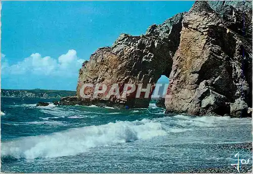 Cartes postales moderne Morgat (Finistere) La Bretagne en Couleur Presqu'ile de Crozon Rocher decoupe sur la Cote