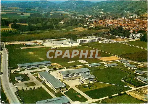 Cartes postales moderne La Cote Saint Andre (Isere) Vue Generale aerienne au premier plan le College Agricole La Piscine