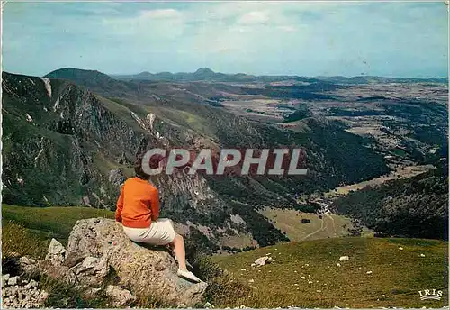 Cartes postales moderne Auvergne Panorama sur la Vallee de Chaudefour vu du Sommet de Super Besse A l'Horizon la Chaine