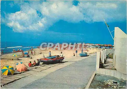Cartes postales moderne Les Saintes Maries de la Mer (Camargue) La Plage des Arenes Centre de Secours Les Zodiacs de la