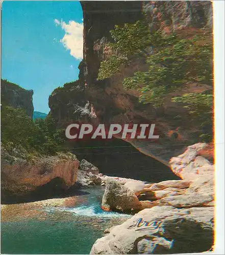 Cartes postales moderne Les Gorges Pittoresques du Verdon Au fond des Gorges La Baume aux Pigeons