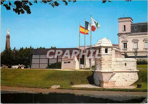 Cartes postales moderne Rochefort sur Mer (Ch Mme) L'Echauguette au fond le Syndicat d'Initiative et la Poste