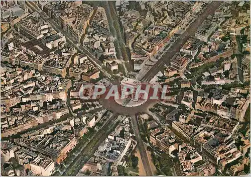 Cartes postales moderne Paris en avion au dessus de la Place de l'Etoile Au centre L'Arc de Triomphe