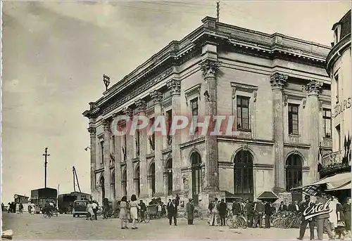 Cartes postales moderne Saumur le Theatre Construit en 1886 il s'eleve pres de l'Entree du Pont sur la Place de la Bilan
