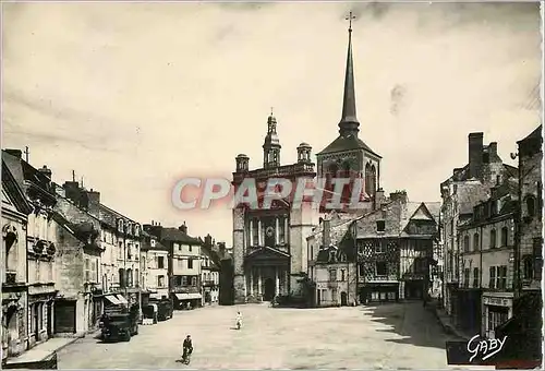 Cartes postales moderne Saumur (M et L) l'Eglise St Pierre (XIIe s) et la Facade (XVIIe s)