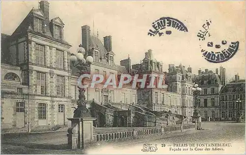 Cartes postales Palais de Fontainebleau Facade sur la Cour des Adieux
