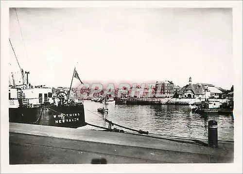 Cartes postales moderne Dieppe Le Port et le Newhaven a Quai