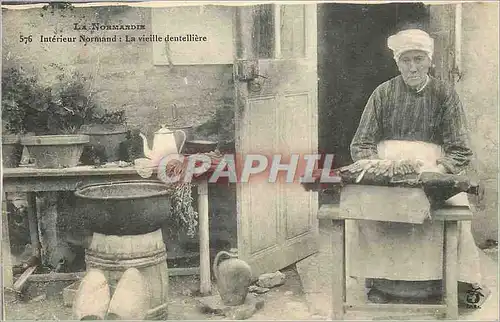 Ansichtskarte AK La Normandie Interieur Normand La Vieille Dentelliere Folklore