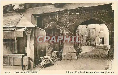 Ansichtskarte AK Dol de Bretagne Pilier et Porche d'Ancien Monastere (XVe S)