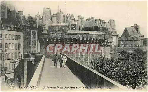 Cartes postales Saint Malo La Promenade des Remparts vers la Grande Porte