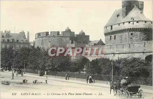 Cartes postales Saint Malo Le Chateau et la Place Saint Vincent
