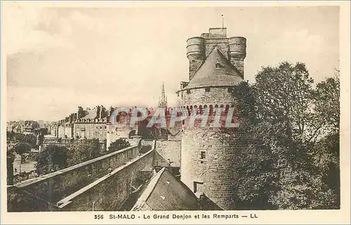 Cartes postales Saint Malo Le Grand Donjon et les Remparts