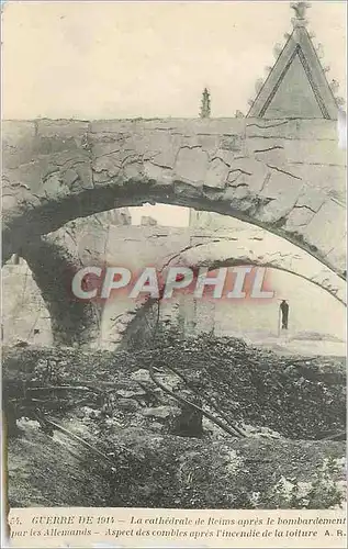 Cartes postales Guerre de 1914 La Cathedrale de Reims apres le Bombardement par les Allemands Aspect des Combles