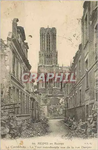 Cartes postales Reims en Ruines La Cathedrale La Tour Meridionale vue de la Rue Danjou Militaria