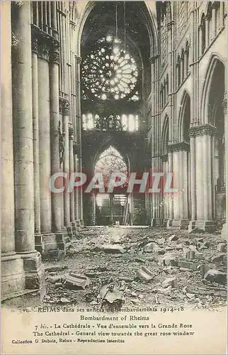 Ansichtskarte AK Reims dans ses annees de Bombardement 1914 1918 La Cathedrale Vue d'ensemble vers la Grande Rose