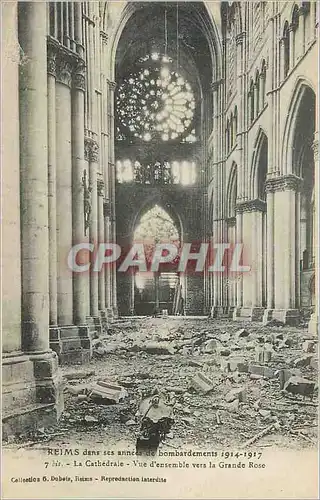 Ansichtskarte AK Reims dans ses annees de Bombardement 1914 1917 La Cathedrale Vue d'ensemble vers la Grande Rose