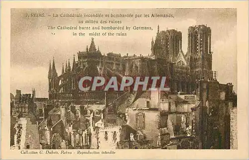 Cartes postales Reims La Cathedrale Incendiee et Bombardee par les Allemands au milieu des Ruines Militaria
