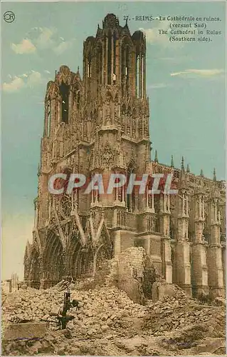 Ansichtskarte AK Reims La Cathedrale en Ruines (versant Sud) Militaria