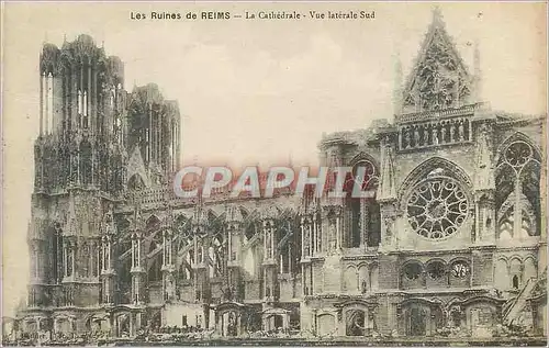 Ansichtskarte AK Reims en Ruines La Cathedrale La Cathedrale Vue Laterale Sud Militaria