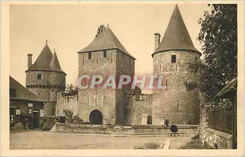 Ansichtskarte AK Fougeres (Ille et Vilaine) La Douce France Entree du Chateau sous la Tour de la Haye St Hilaire