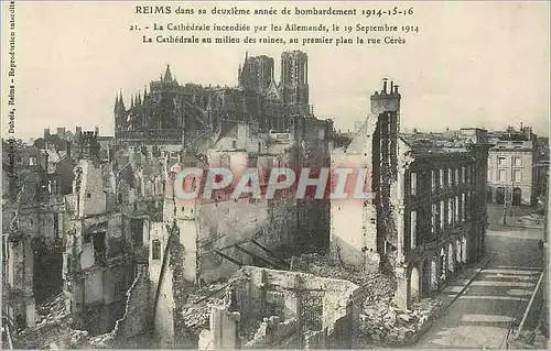 Ansichtskarte AK Reims dans sa Deuxieme annee de Bombardement 1914 1916 La Cathedrale incendiee par les Allemands