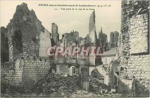 Ansichtskarte AK Reims dans sa Deuxieme annee de Bombardement 1914 1916 Vue prise de la rue de la Grue Militaria