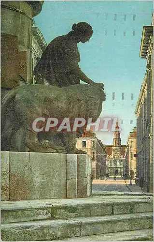 Cartes postales Reims Figure decorative de la Statue de Louis XV et Rue Colbert Lion
